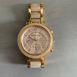 Michael Kors Watch 💛💛💛